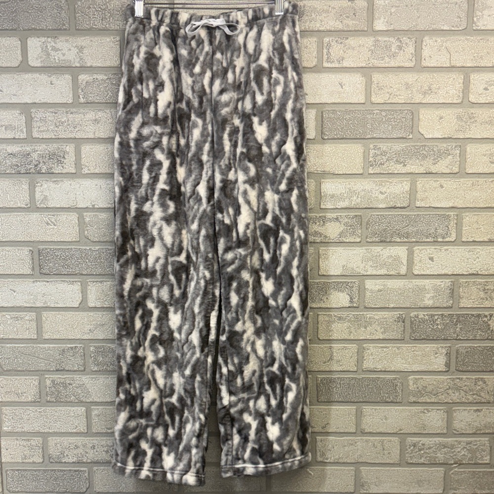 Cozy Gray & White Fuzzy Pajama Pants Size Small